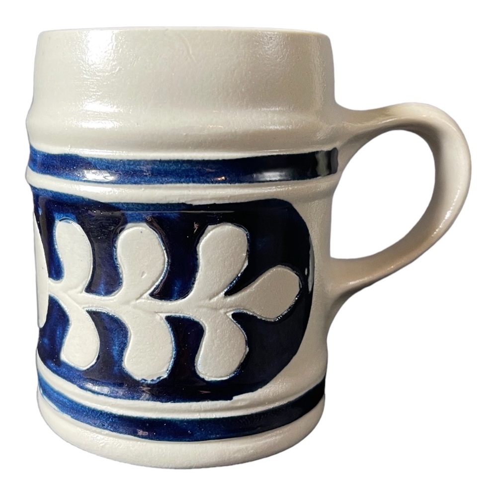 Williamsburg  Mug Stein “An Approved Souvenir Stoneware”Salt Glaze.